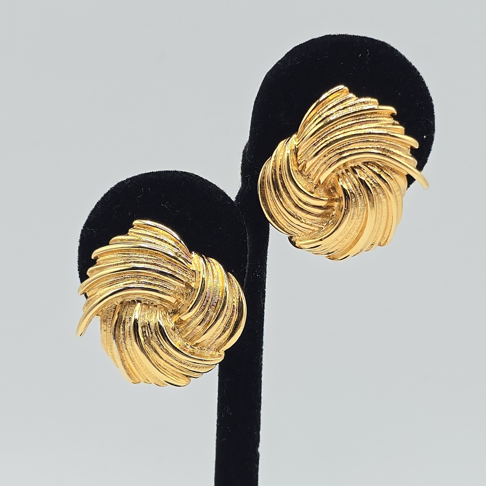 VTG Monet Gold Tone Swirl Knot Clip On Earrings Textured Statement Dome Rope 1"